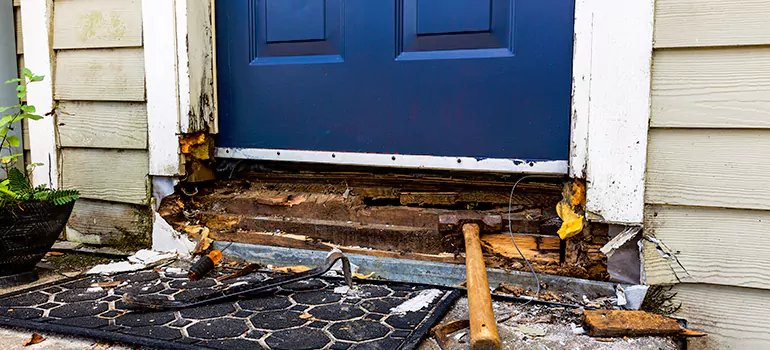 Broken Door Jamb Repair in Oak Ridge, FL