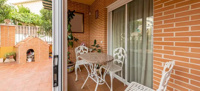 Adding Porch Enclosures To Your Home in Oak Ridge, FL